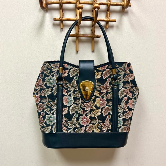 Vintage Handbags - 🌟HOST PICK!🌟 60s Vintage 🌸 Leatherette & Floral Tapestry Handbag